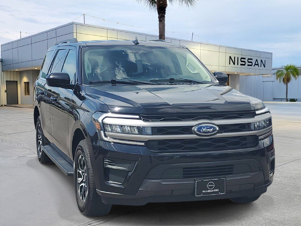 Used 2024 Ford Expedition XLT AWD/4WD image 9