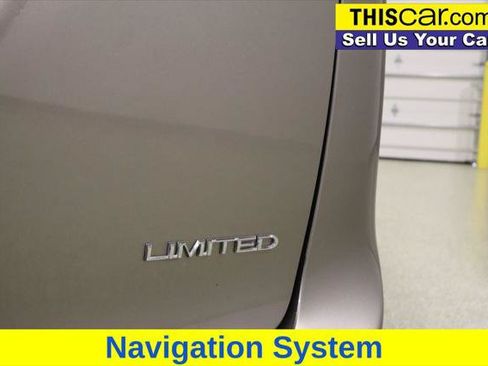 Used 2018 Chrysler Pacifica Limited w/ Tire & Wheel Group FWD image 13