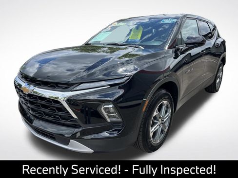 Used 2025 Chevrolet Blazer LT AWD/4WD image 3
