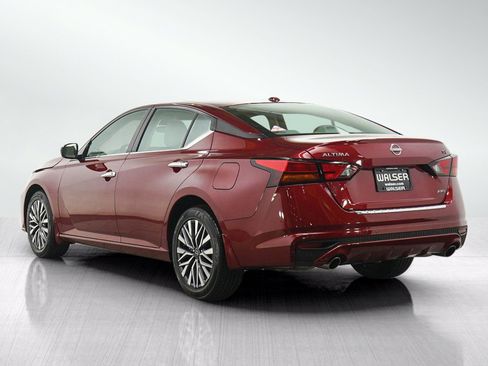 Used 2023 Nissan Altima 2.5 SV w/ SV Premium Package AWD/4WD image 3