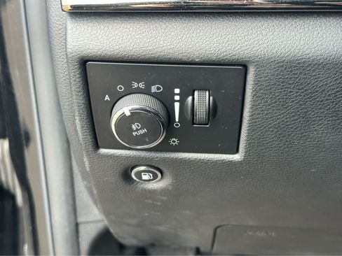 Used 2019 Jeep Grand Cherokee Limited X AWD/4WD image 18
