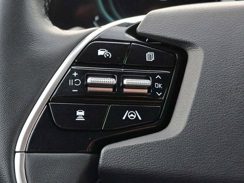 Used 2023 Kia Niro EX image 16