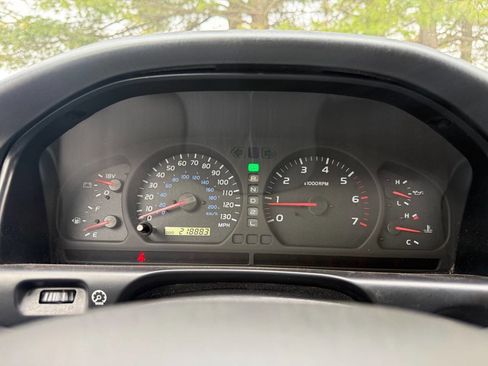 Used 2001 Toyota Land Cruiser image 50