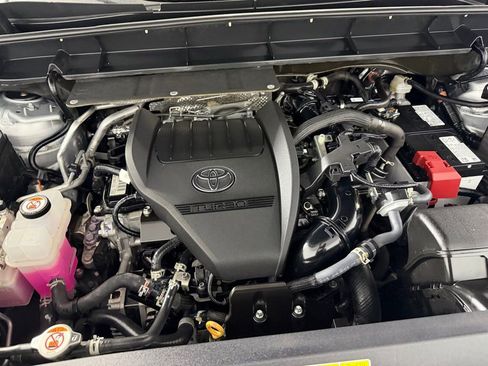 Used 2025 Toyota Highlander LE image 33