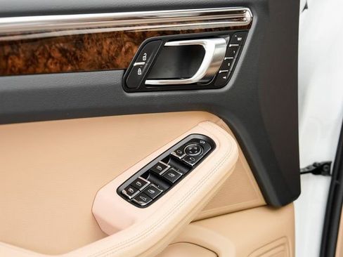 New 2026 Porsche Macan image 8