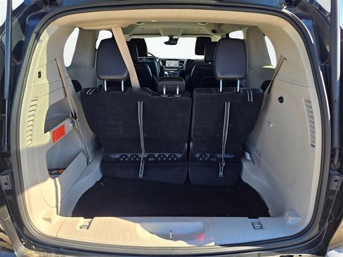 Used 2024 Chrysler Pacifica Touring-L image 8