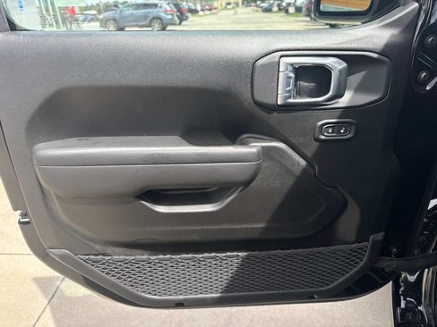 Used 2026 Jeep Wrangler Sport AWD/4WD image 17