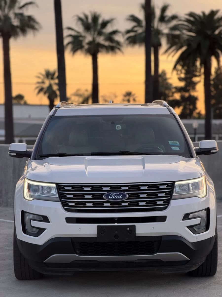 Used 2017 Ford Explorer Limited FWD image 3