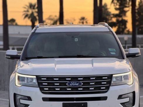 Used 2017 Ford Explorer Limited FWD image 3