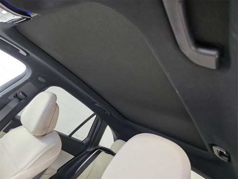 Used 2025 Mercedes-Benz GLC 300 GLC 300 image 12