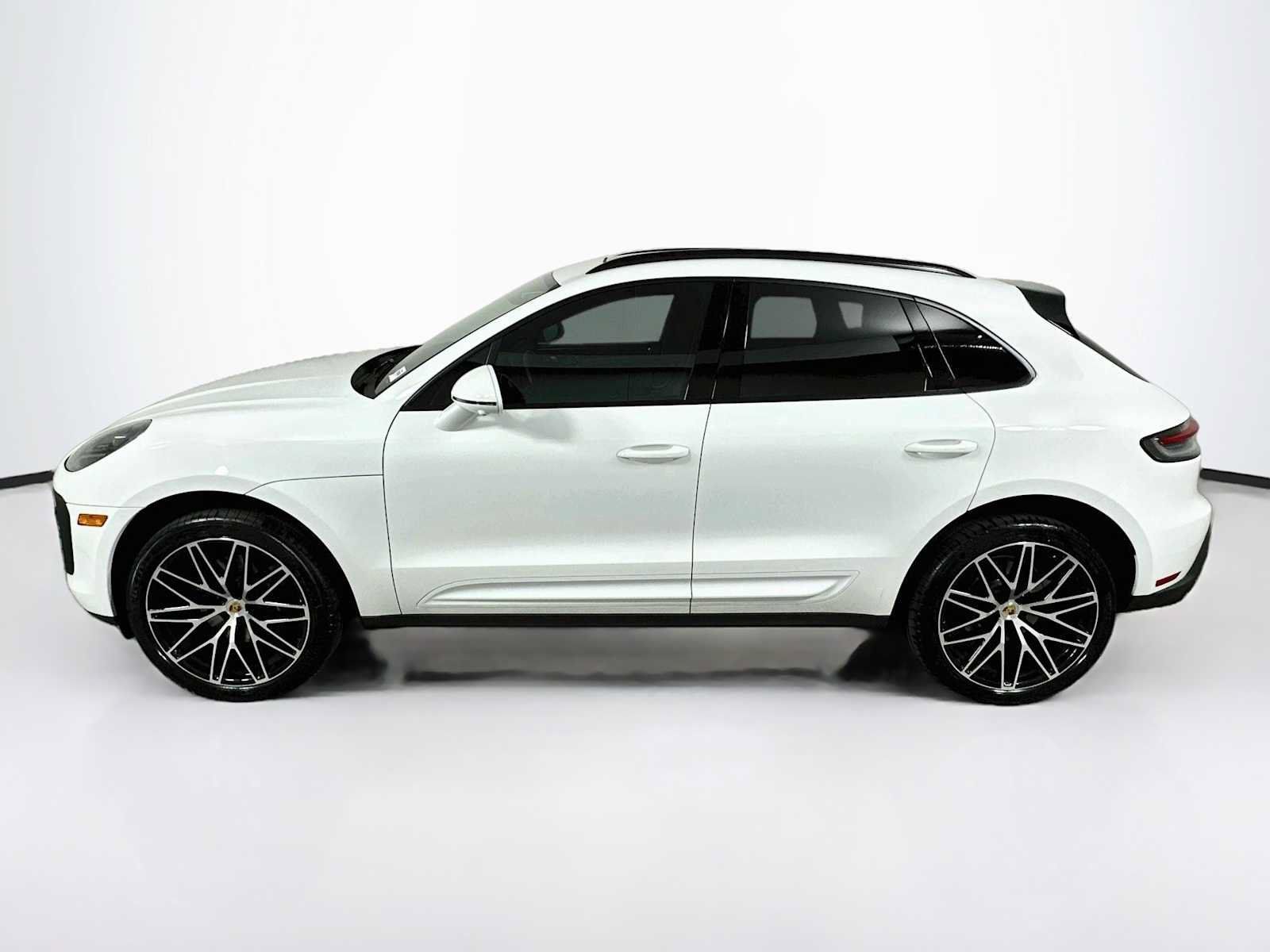 Certified 2026 Porsche Macan AWD/4WD image 2