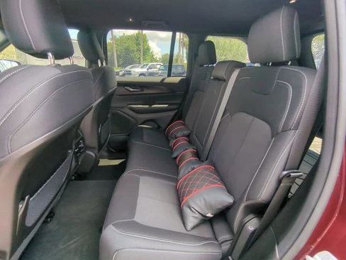 Certified 2024 Jeep Grand Cherokee Laredo AWD/4WD image 15