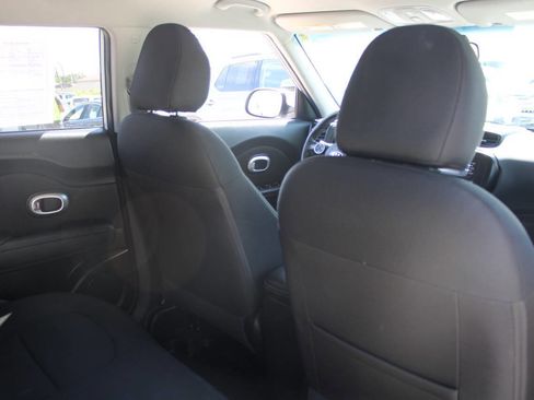 Used 2016 Kia Soul + FWD image 10