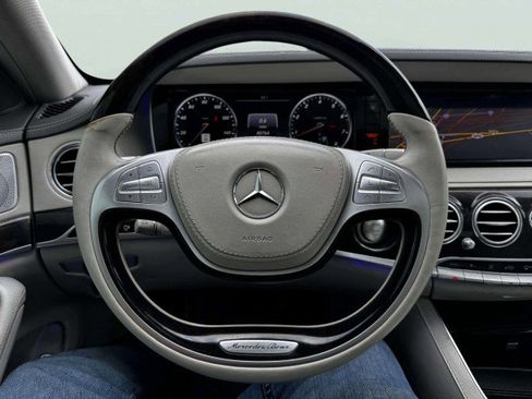Used 2017 Mercedes-Benz S 550 Sedan image 25