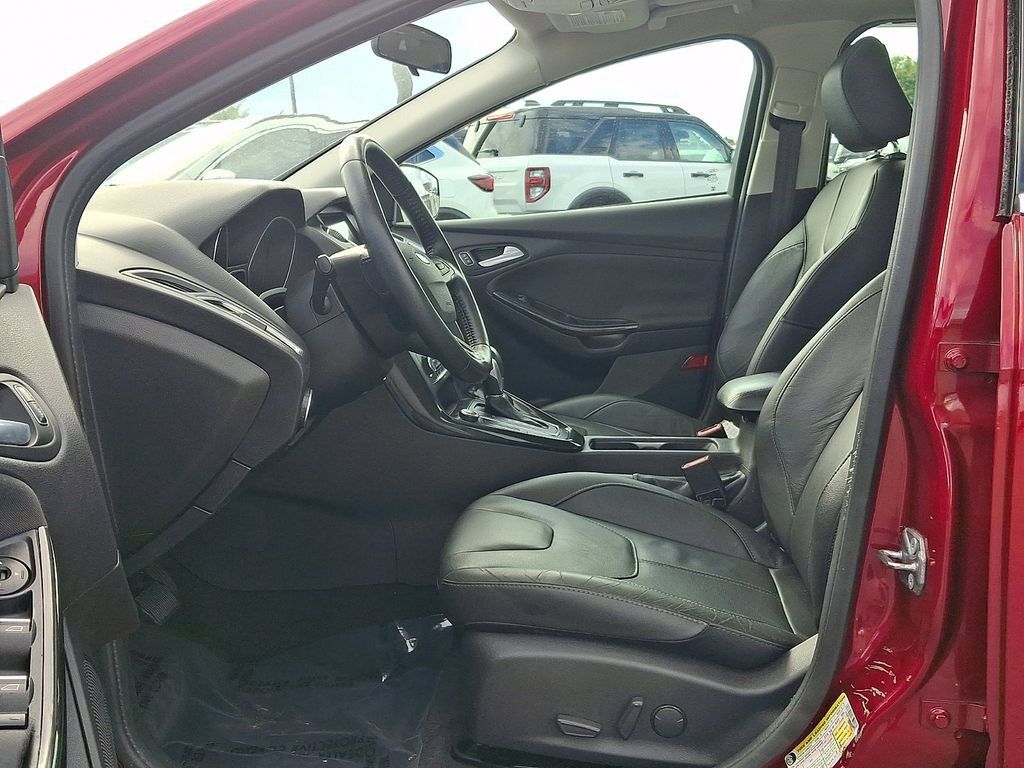 Used 2016 Ford Focus Titanium w/ Exterior Protection Package FWD image 13