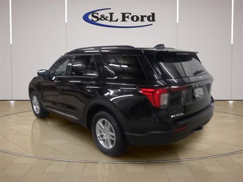 Certified 2025 Ford Explorer Active image 10
