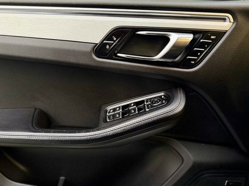 Used 2016 Porsche Macan Turbo image 24