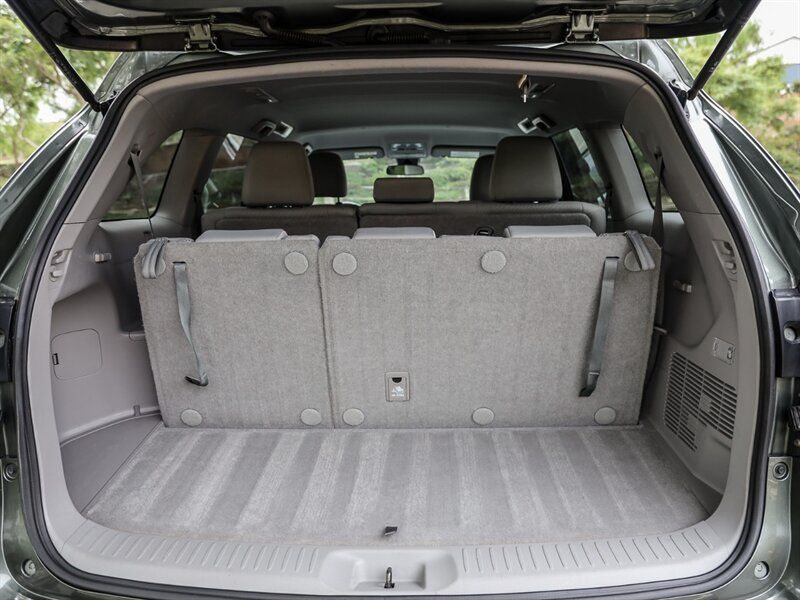 Used 2017 Toyota Highlander LE AWD/4WD image 30