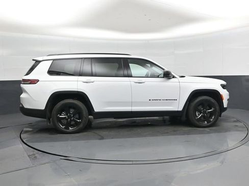 Used 2025 Jeep Grand Cherokee L Limited w/ Luxury Tech Group II image 2