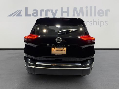 Used 2025 Nissan Rogue SV w/ SV Premium Package image 4