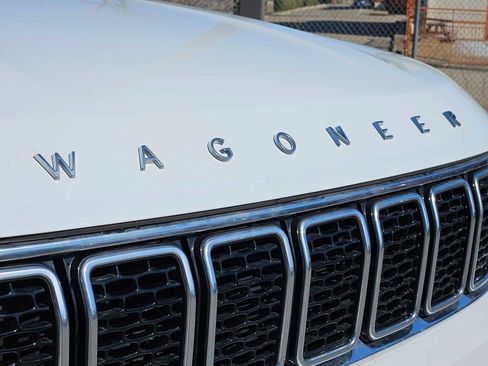 Used 2024 Jeep Wagoneer Series II w/ Flexible Seating Group image 12
