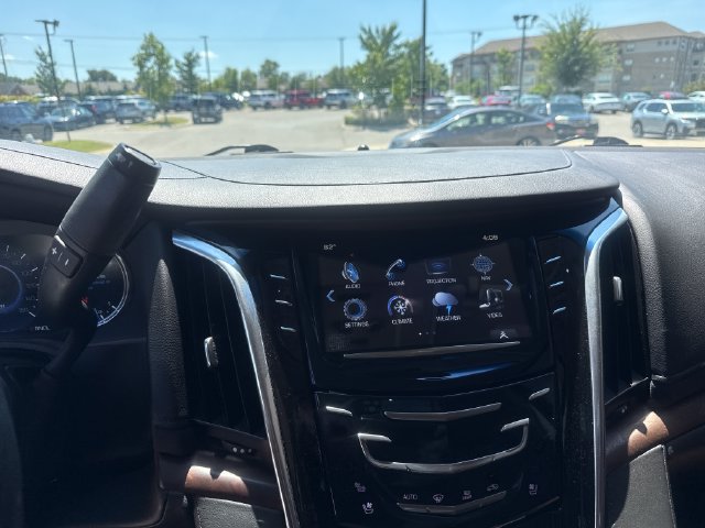 Used 2019 Cadillac Escalade Premium Luxury AWD/4WD image 14