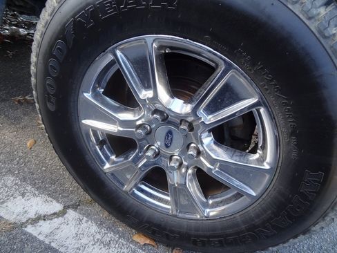 Used 2015 Ford F150 XLT w/ Equipment Group 302A Luxury image 7