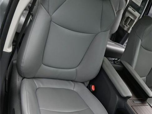 Used 2022 Toyota Sienna XLE image 19