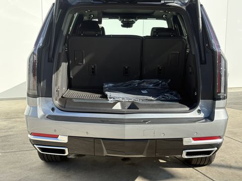 New 2026 Cadillac Escalade Luxury image 9