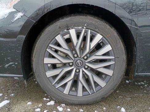 Used 2024 Nissan Altima 2.5 SV image 10