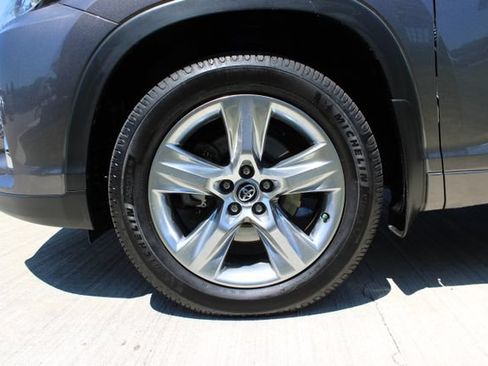 Used 2019 Toyota Highlander Limited AWD/4WD image 31