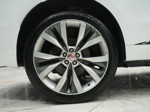 Used 2020 Jaguar F-PACE R-Sport image 13