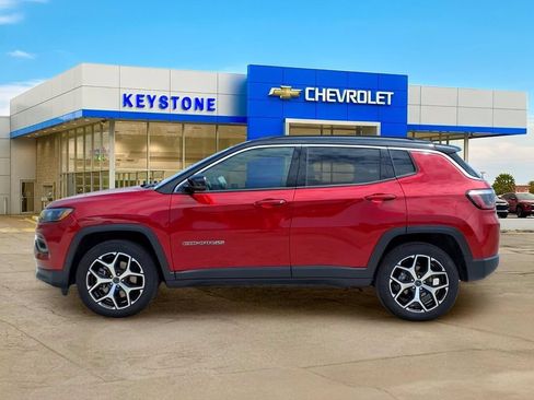 Used 2025 Jeep Compass Limited AWD/4WD image 4