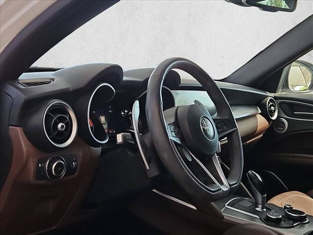 Used 2019 Alfa Romeo Stelvio Ti Sport w/ Quick Order Package 22S Sport AWD/4WD image 9