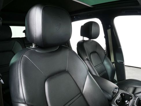 Certified 2023 Porsche Cayenne Platinum Edition AWD/4WD image 25