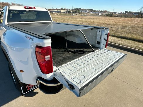 Used 2024 Chevrolet Silverado 3500 LT image 22