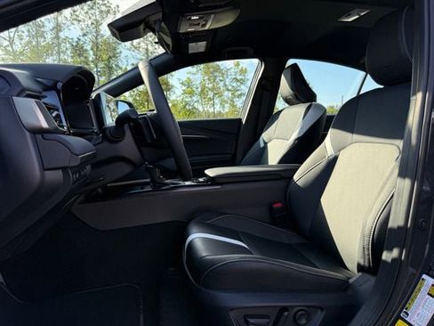 Used 2026 Toyota Camry SE image 7