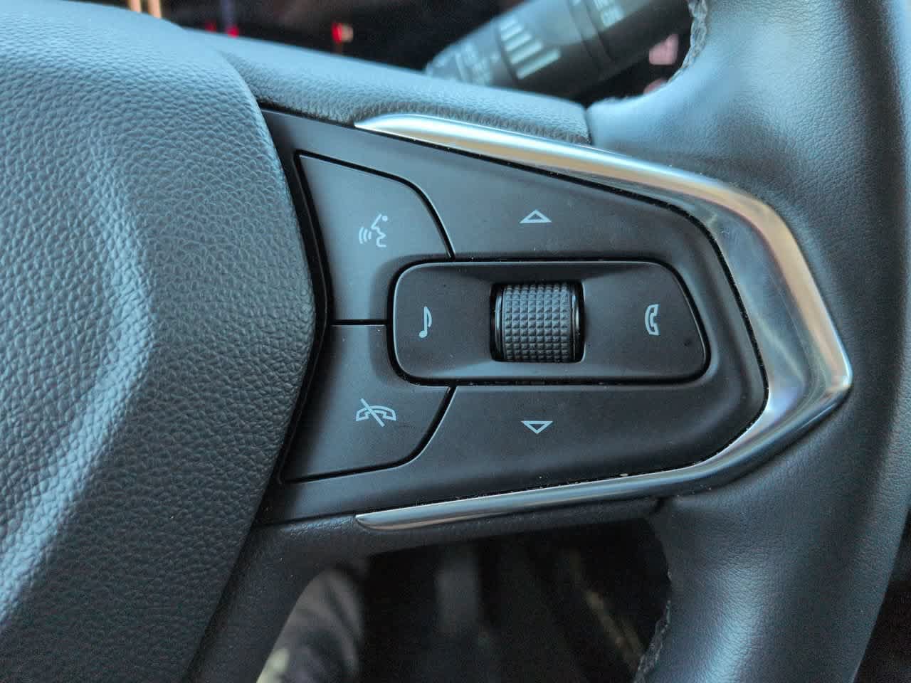 Used 2024 Chevrolet Trax ACTIV w/ Sunroof Package FWD image 25