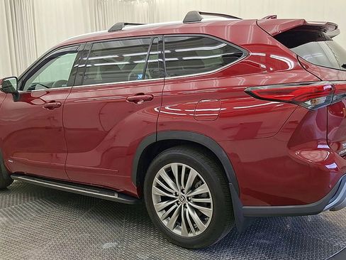 Used 2023 Toyota Highlander Platinum AWD/4WD image 9