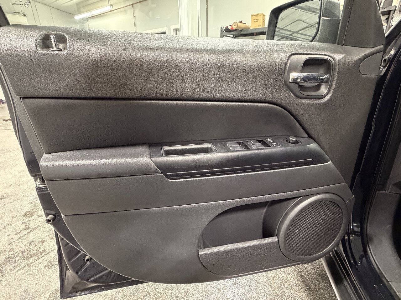 Used 2011 Jeep Patriot Latitude AWD/4WD image 11