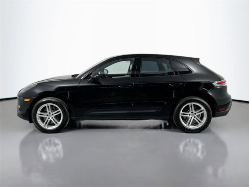 Certified 2024 Porsche Macan AWD/4WD image 2