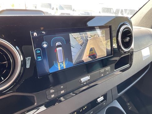 Used 2025 Mercedes-Benz Sprinter 2500 image 25