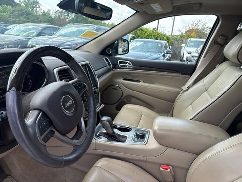 Used 2018 Jeep Grand Cherokee Overland AWD/4WD image 15