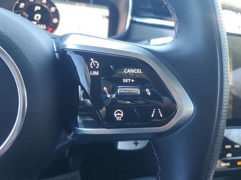 Used 2022 Jaguar F-PACE SVR image 16