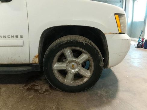 Used 2007 Chevrolet Avalanche LT w/ LT Preferred Equipment Group AWD/4WD image 14