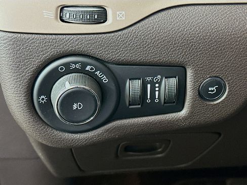 Used 2018 Jeep Cherokee Trailhawk w/ Quick Order Package 27L AWD/4WD image 16