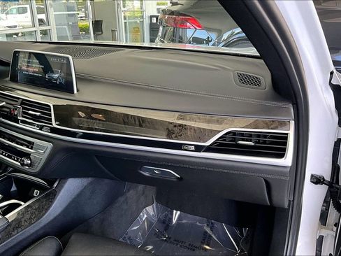 Used 2017 BMW 740e xDrive AWD/4WD image 26