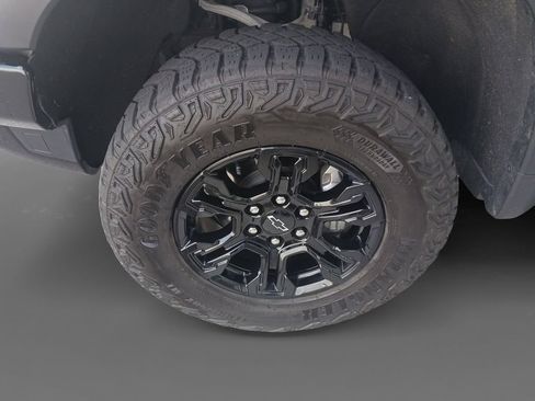 Used 2025 Chevrolet Silverado 1500 ZR2 w/ Technology Package AWD/4WD image 15