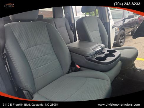 Used 2017 RAM 1500 Express AWD/4WD image 11