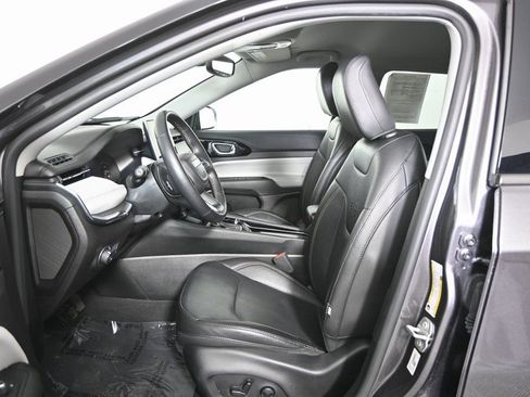 Used 2022 Jeep Compass Limited AWD/4WD image 22